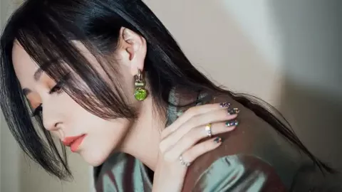 警服不是流量道具解读