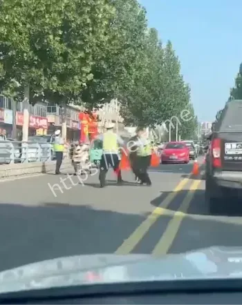 交警
