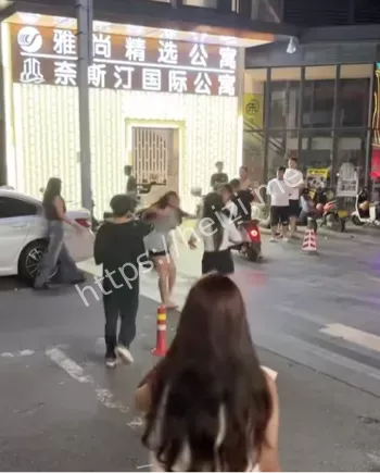 精神小伙