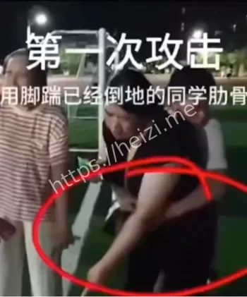 足球砸头