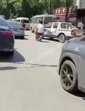 尸体滚一路