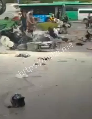 摩托车