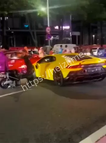 外卖员小电驴