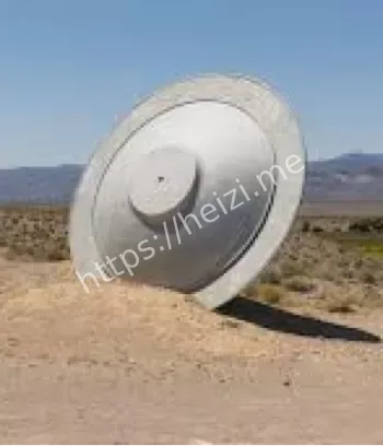 闪光物体坠落地面