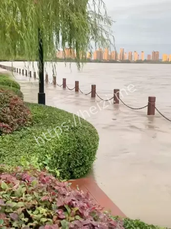 水位暴涨