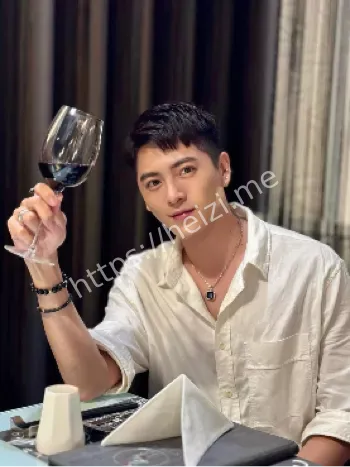 黄新皓自曝灌醉酒店