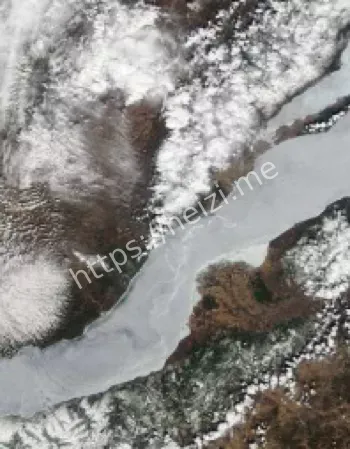 极寒河面旋转冰圆盘