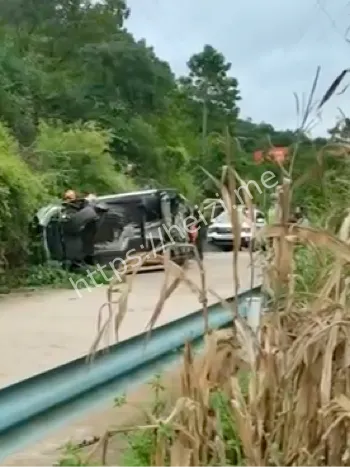 警方通报五车追尾
