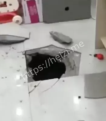 窃贼挖下水道连通地道