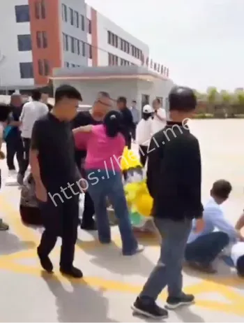 不让见遗体维稳警察带走