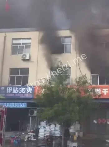 胶州消防救援四小时灭火过程