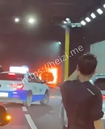 武汉隧道浓烟弥漫曝光