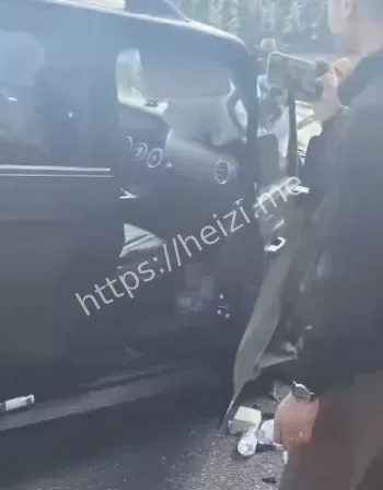 川藏线坦克300相撞