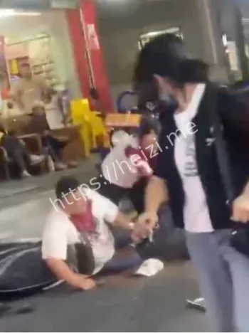 摩的佬持刀杀夫妻细节