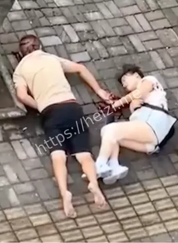 原配老公提刀砍杀