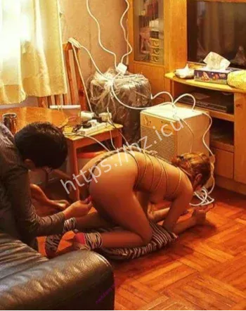 秦思妍背着老公私拍