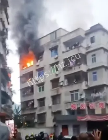 滨河路火灾现场