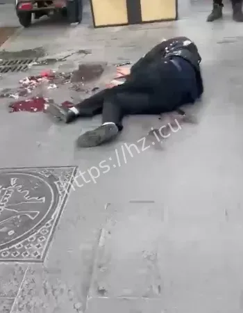 店主怒捅邻居