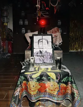 老宅灵堂烛火自燃