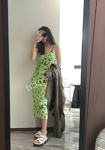 虞书欣穿白色吊带上衣时间