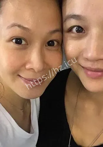 穿宽松上衣现身活动孕后续