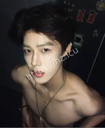 韩汶栩脚踏两条船