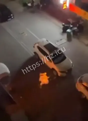 叫连连满街狂奔