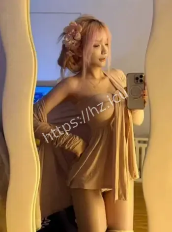 霜降妹妹金色短发美腿