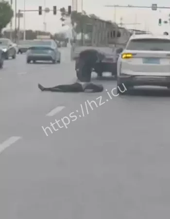 持刀行凶