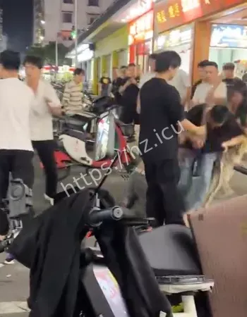 精神小伙
