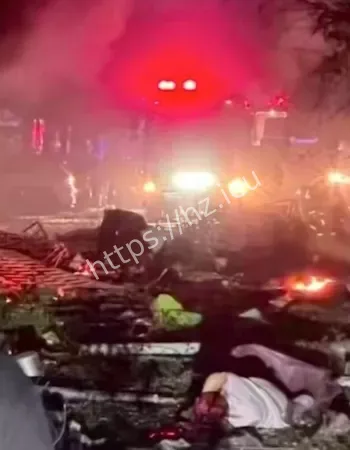 特警持枪把守