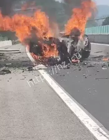车辆着火烧成火球