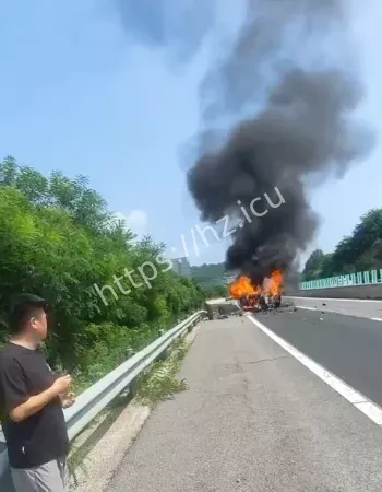 河北承秦高速车祸