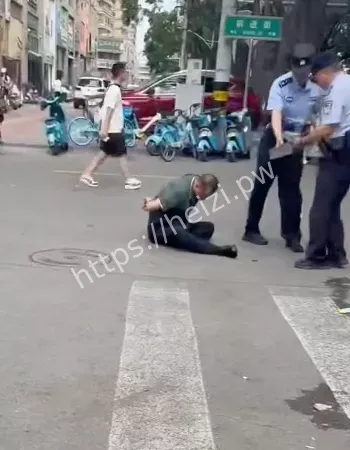 与民警对持