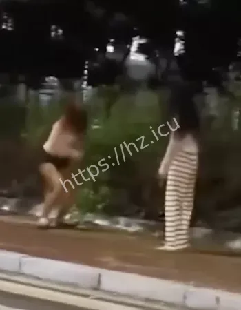 互相拉扯